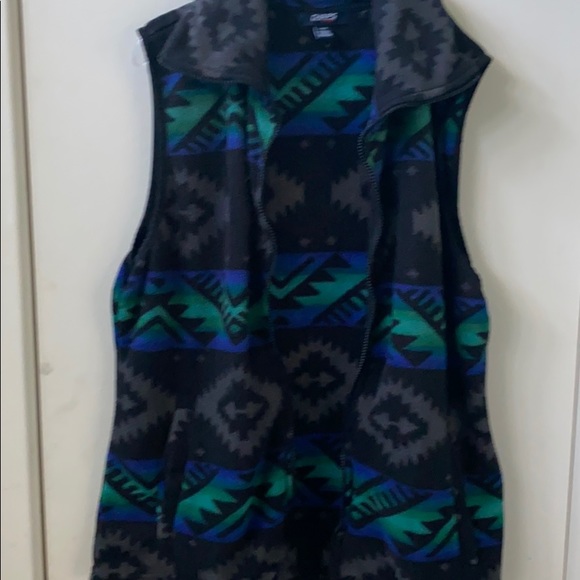 Pattern Fleece Vest - Picture 2 of 5